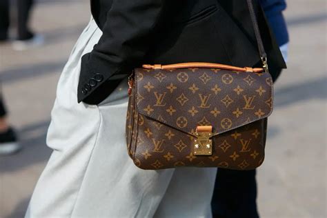 louis vuitton cross body bag celebrity|best louis vuitton crossbody bag.